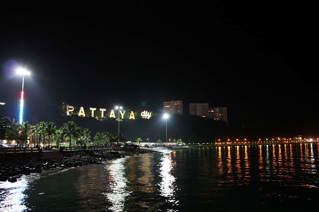 IMG_2484p.jpg - Pattaya nocą / Pattaya at night